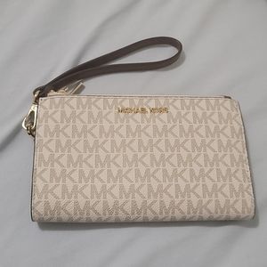 Michael Kors - Adele Logo Smartphone Wristlet